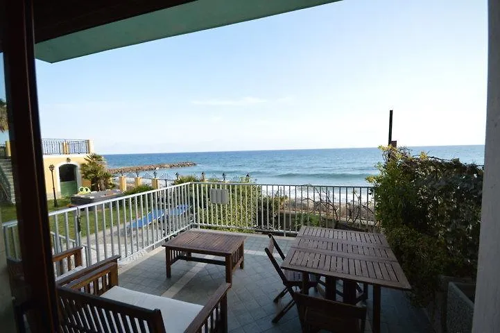 Riva Beach Apartment Riva Ligure