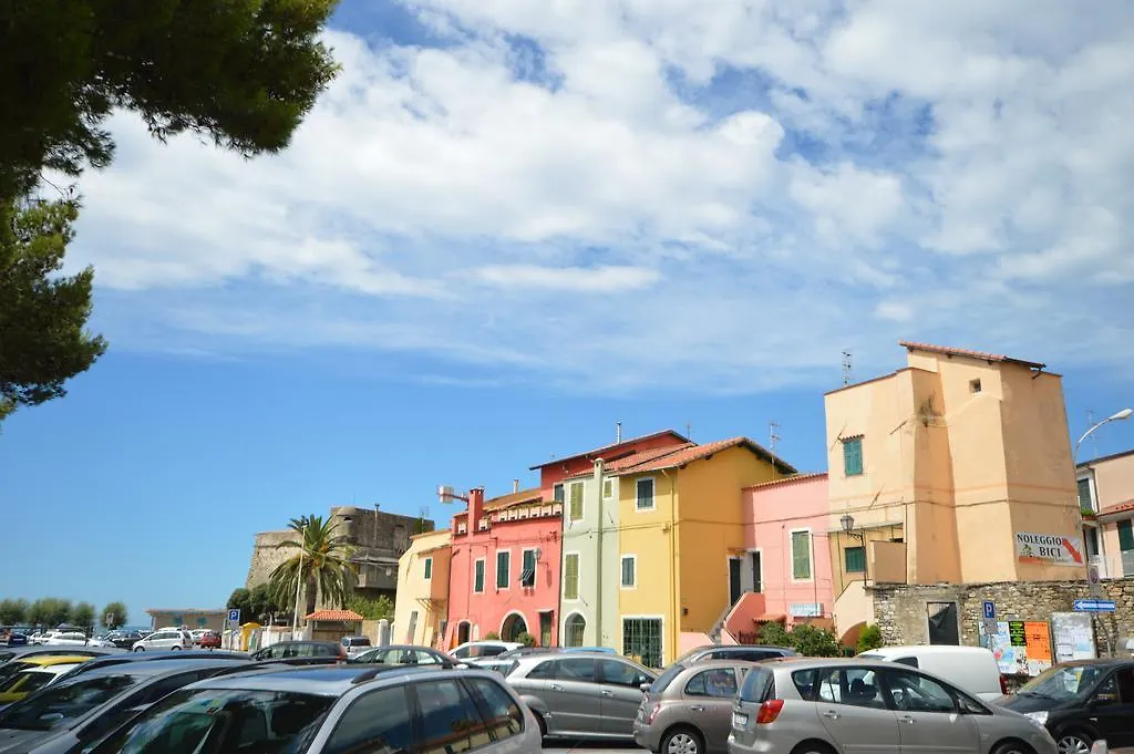 Riva Beach Apartment Riva Ligure Italy