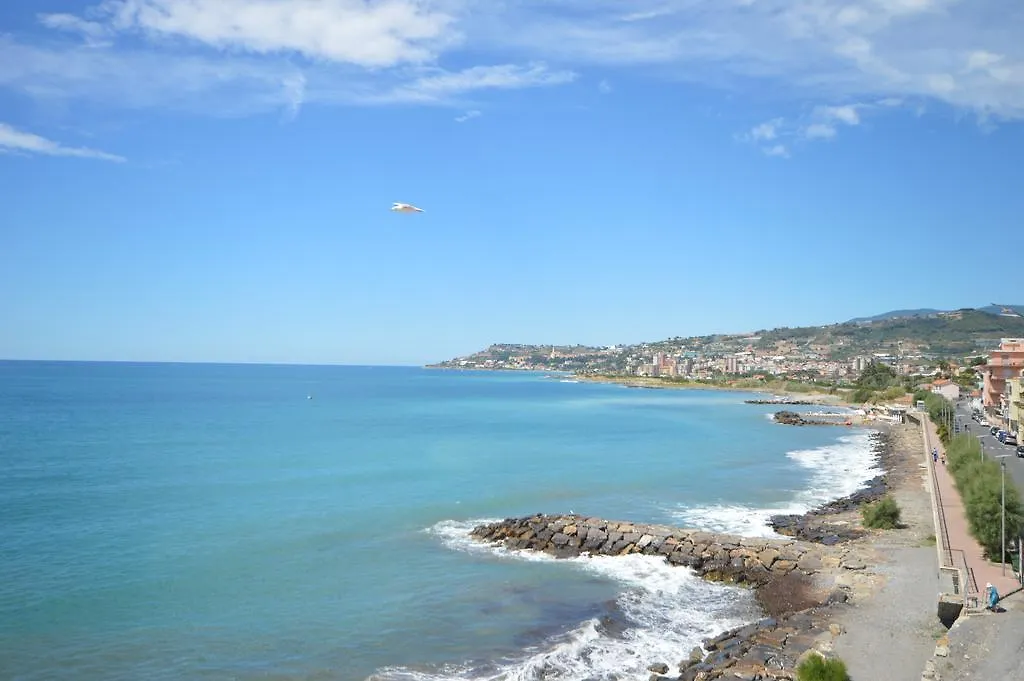 Riva Beach Apartment Riva Ligure