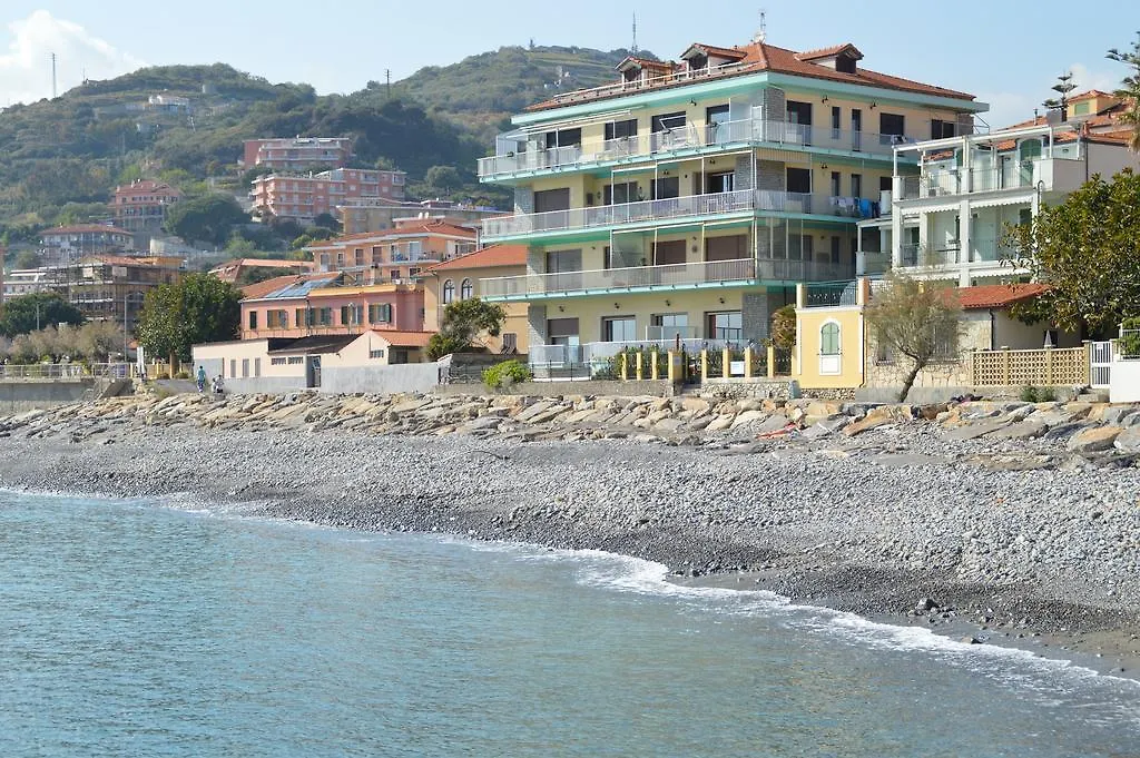 Riva Beach Apartment Riva Ligure Italy