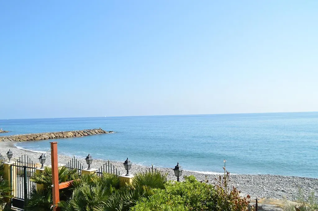 Riva Beach Apartment Riva Ligure Italy
