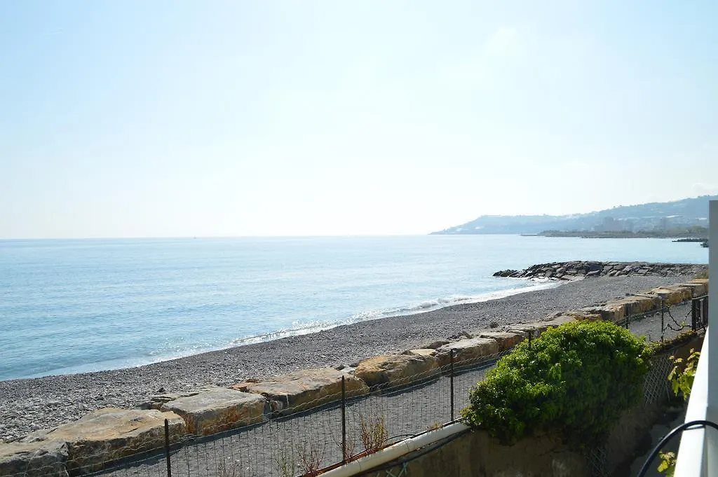Riva Beach Apartment Riva Ligure