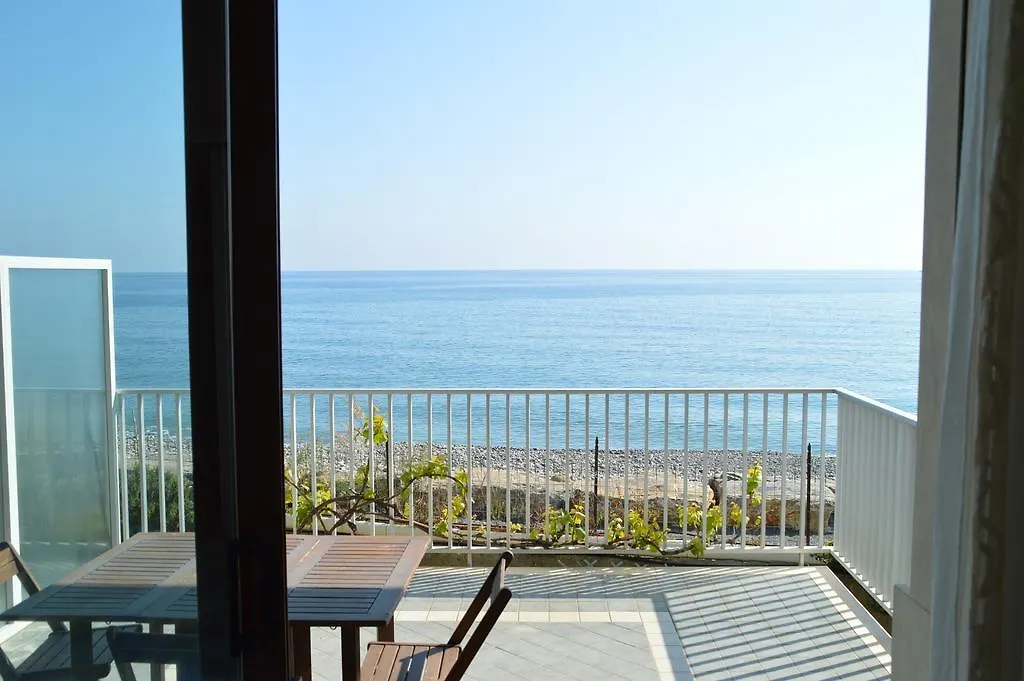 Riva Beach Apartment Riva Ligure