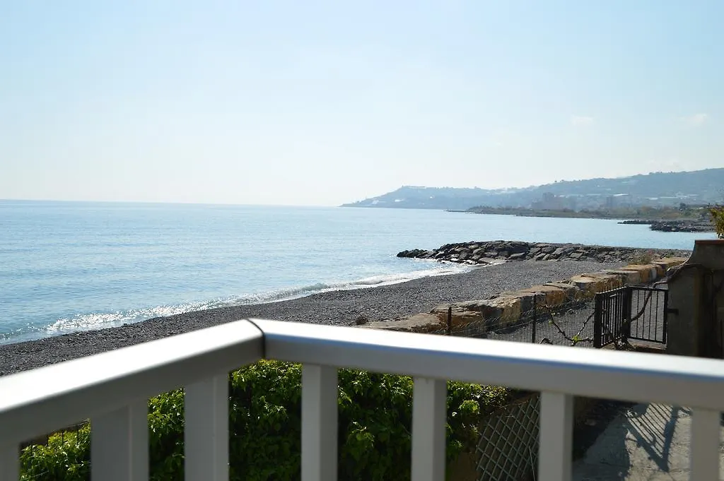 Riva Beach Apartment Riva Ligure 0*,