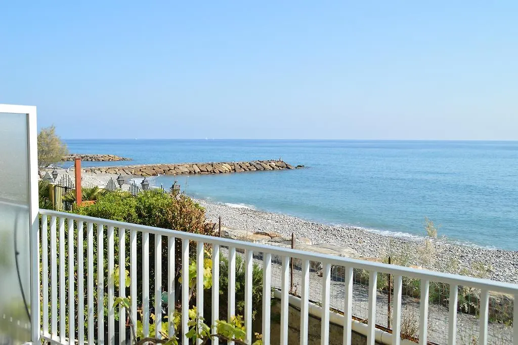 Riva Beach Apartment Riva Ligure